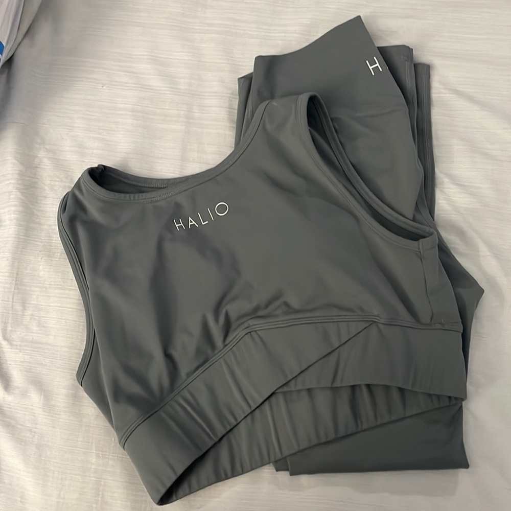 Halio set in grey